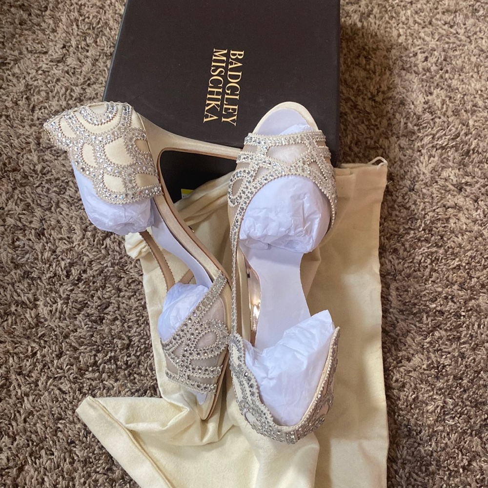 Badgley Mischka Marla Ivory Satin bridal heels. Size 8.5